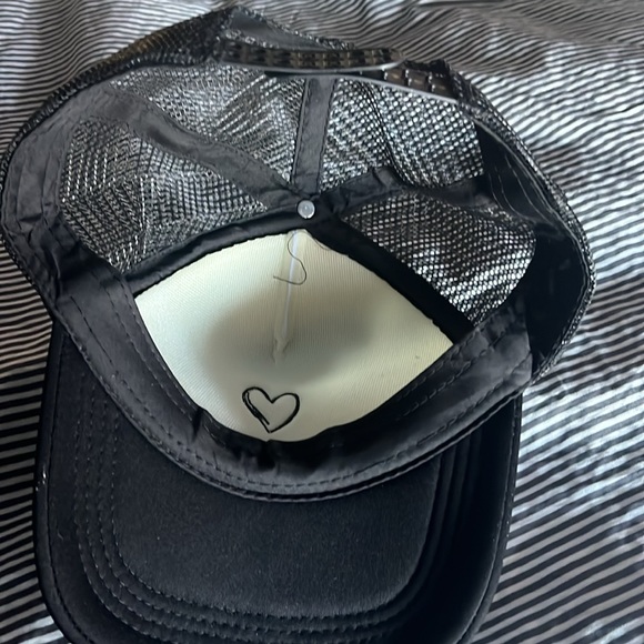 Heart Hat - Picture 3 of 3